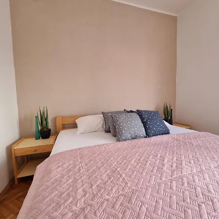 Apartment Nena In Dalmatia