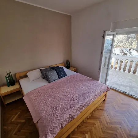 Apartment Nena In Dalmatia