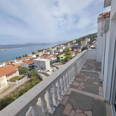 Apartment Nena In Dalmatia