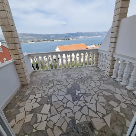 Apartment Nena In Dalmatia