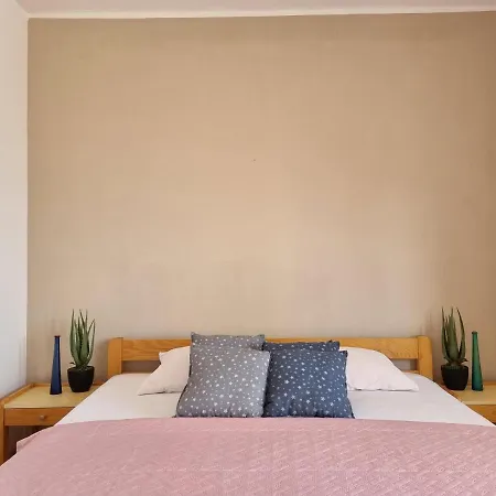 Apartment Nena In Dalmatia